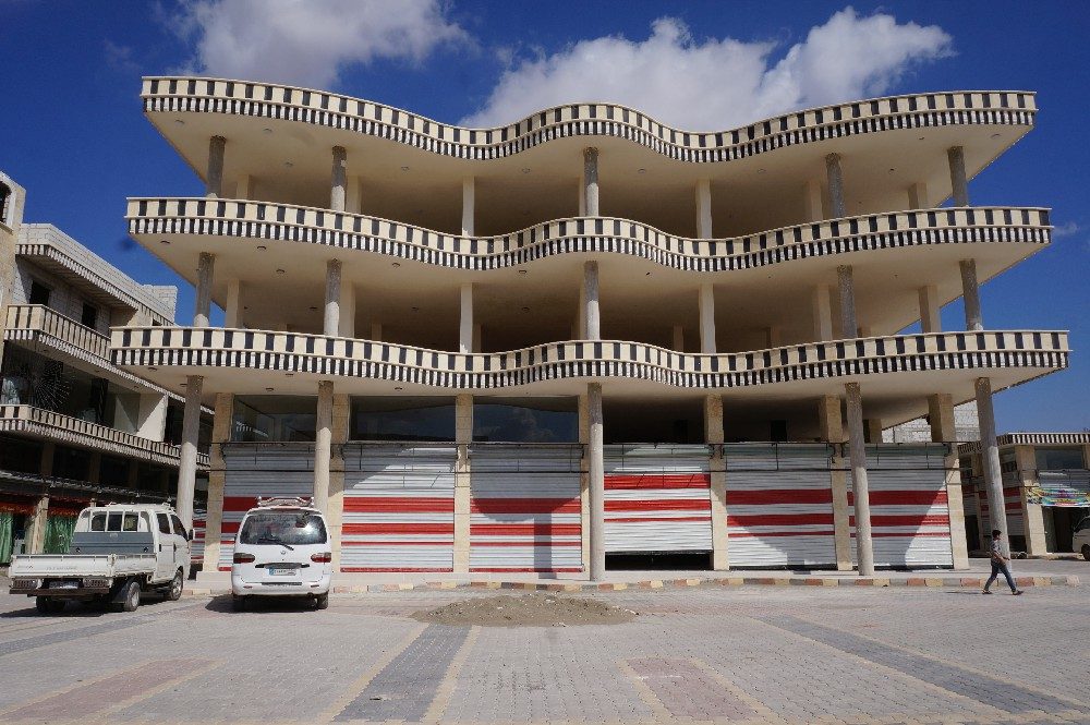 مركز تجاري قيد الإنشاء في إدلب - عربي بوست