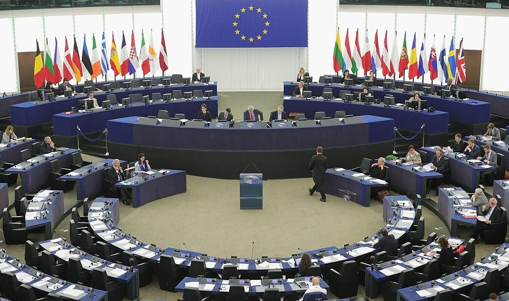 لجنة بالبرلمان الأوروبي تُعفي مواطني 3 دول خليجية من التأشيرة.. خطوة واحدة قبل بدء تطبيق القرار