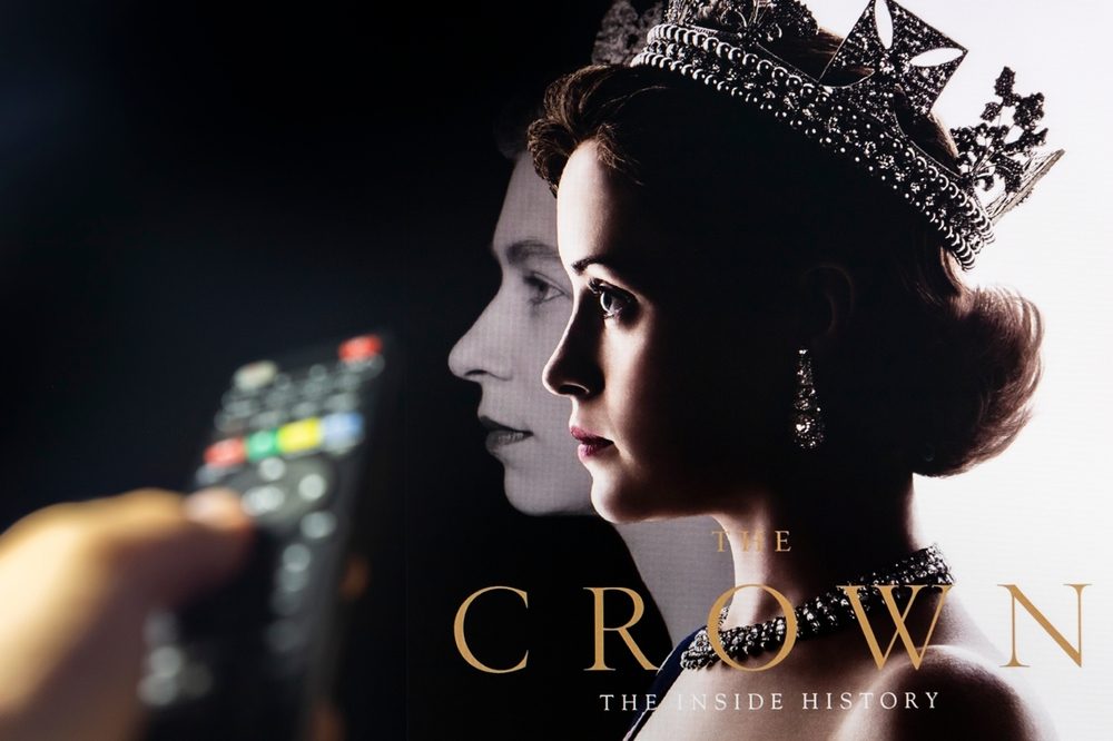 شخصيات خيالية وأحداث غير واقعية لزيادة الحبكة الدرامية.. ما مدى دقة مسلسل The Crown تاريخياً؟
