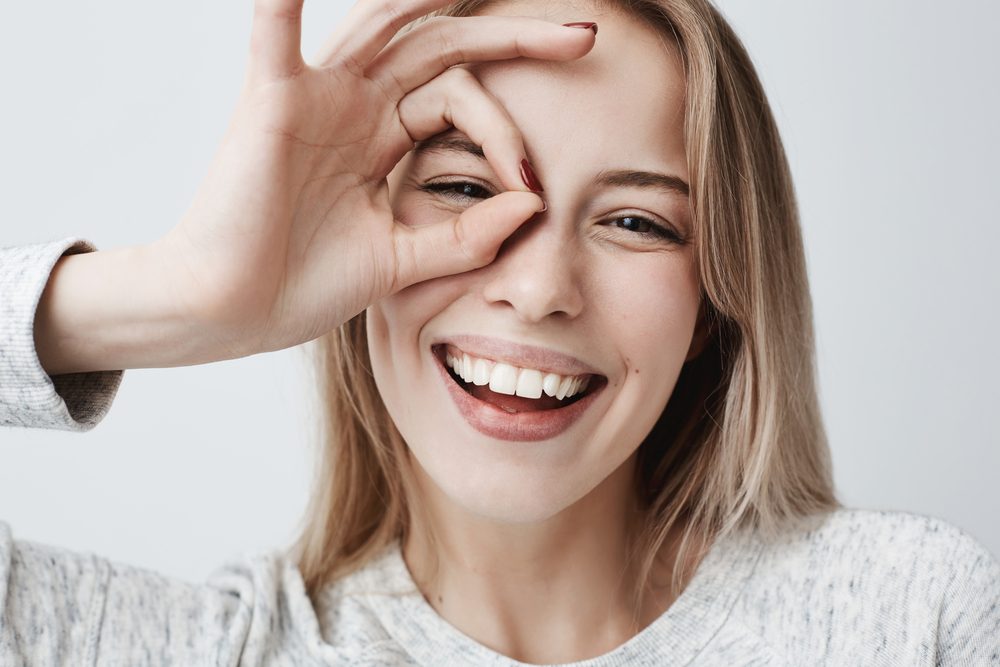 shutterstock\ تغير لون العيون