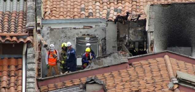 فيديو لتعطُّل طائرة صغيرة واصطدامها ببنايات سكنية.. تسببت بمقتل 8 أشخاص وتدمير 7 منازل
