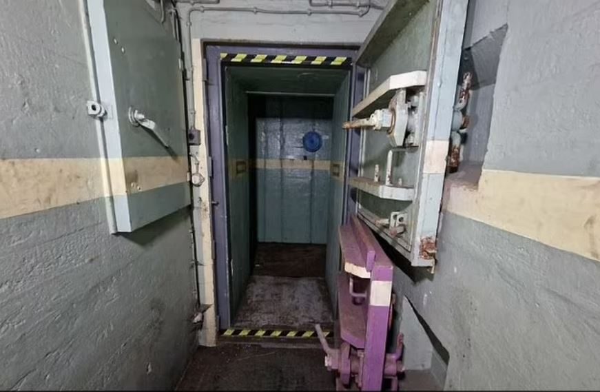 ملجأ للحماية من الضربات النووية للبيع 