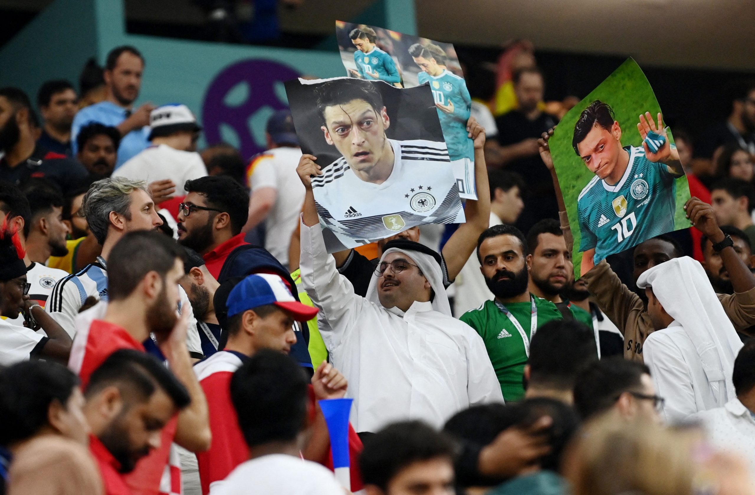مسعود أوزيل مهنئاً منتخب المغرب: يا له من إنجاز للقارة الإفريقية والعالم الإسلامي!