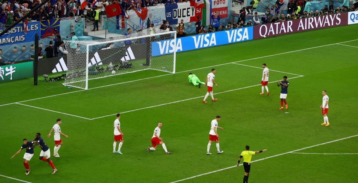 مباراة فرنسا وبولندا في دور الـ16 لكأس العالم/ رويترز