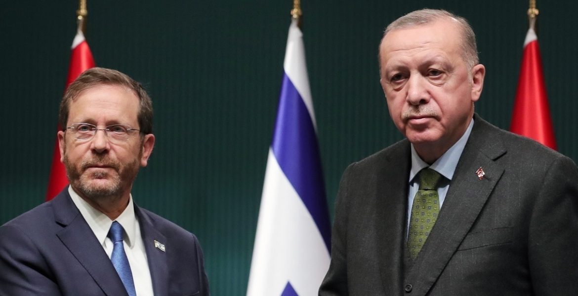 الرئيس التركي رجب طيب أردوغان والرئيس الإسرائيلي إسحق هرتسوغ/ الأناضول