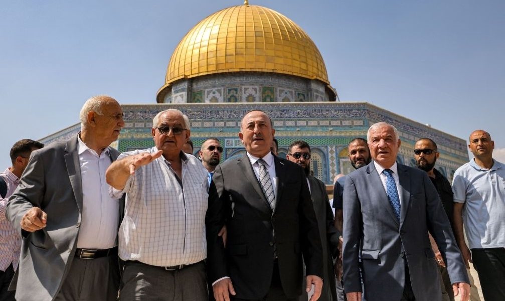 وزير الخارجية التركي مولود تشاووش أوغلو في المسجد الأقصى - Getty Images