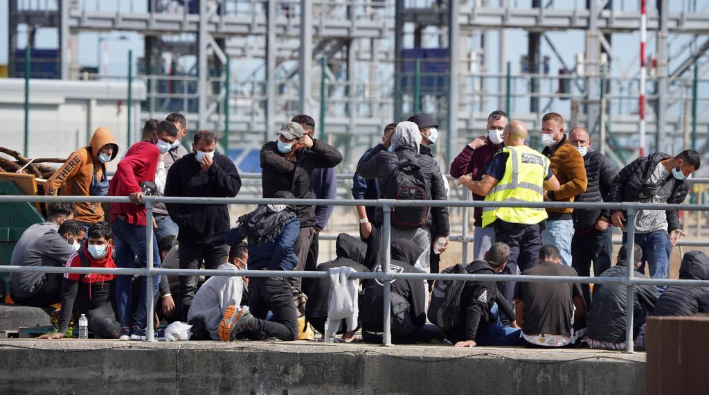 بريطانيا تستعد لقرار جديد ضد اللاجئين.. سوناك يريد منع مهاجرين من الطعن في قرارات ترحيلهم