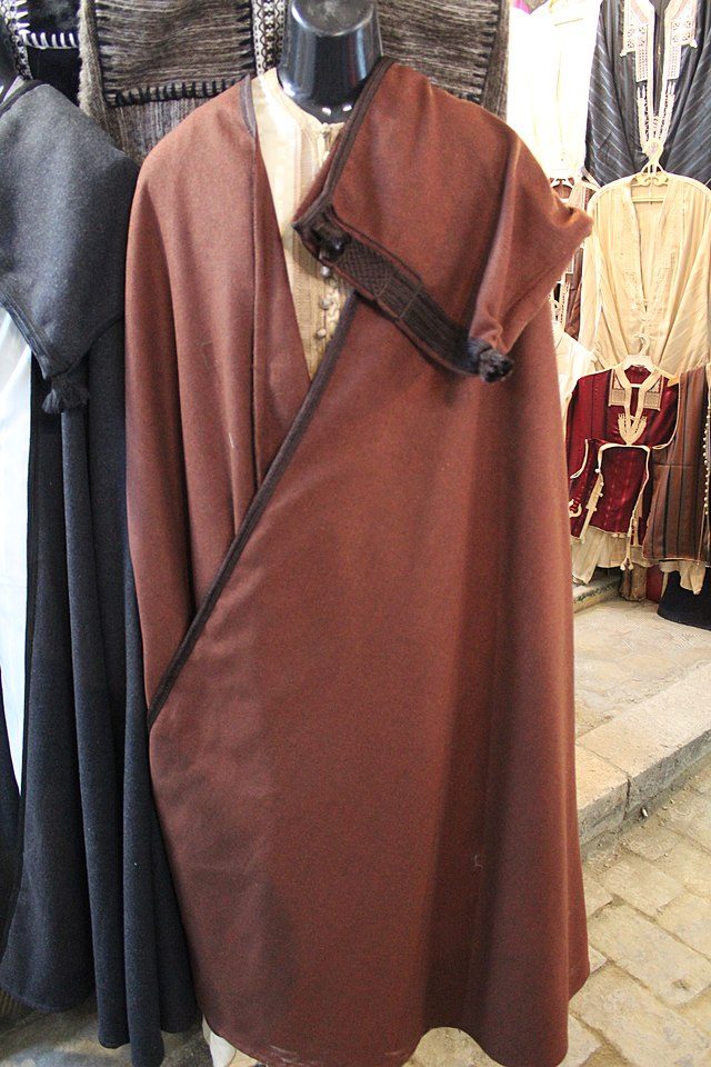 البرنوس اللباس التقليدي الجزائري
