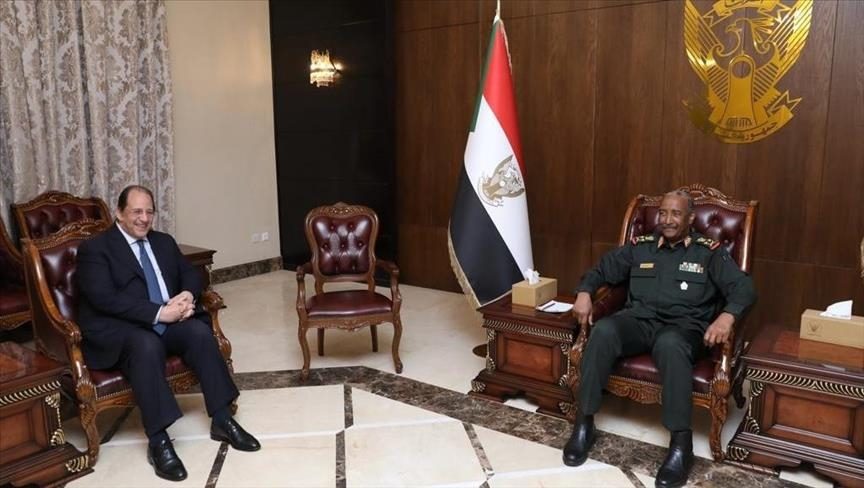 لقاء البرهان مع سفير القاهرة/ الأناضول