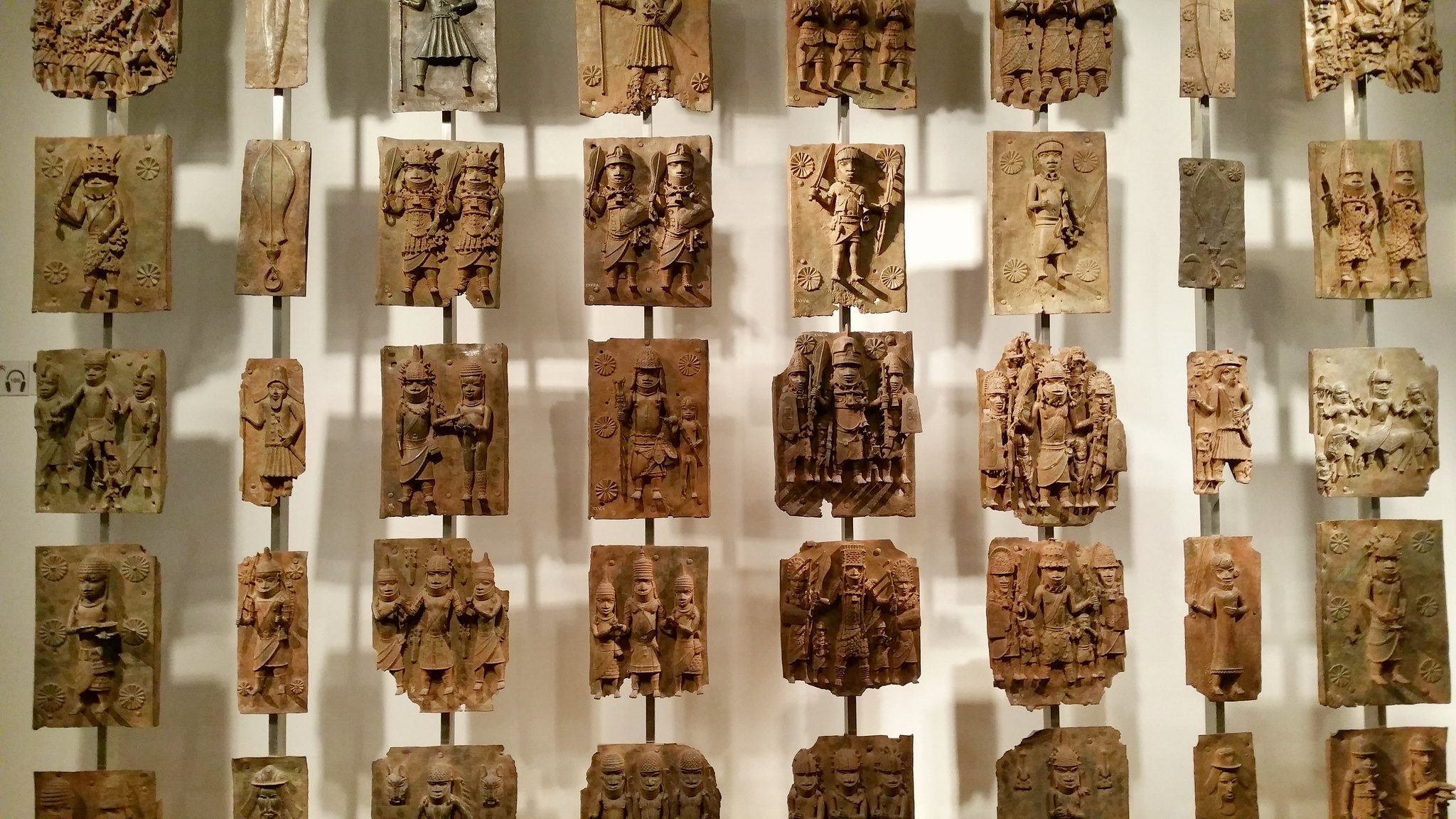 لوحات مملكة بنين البرونزية - Wikimedia Commons