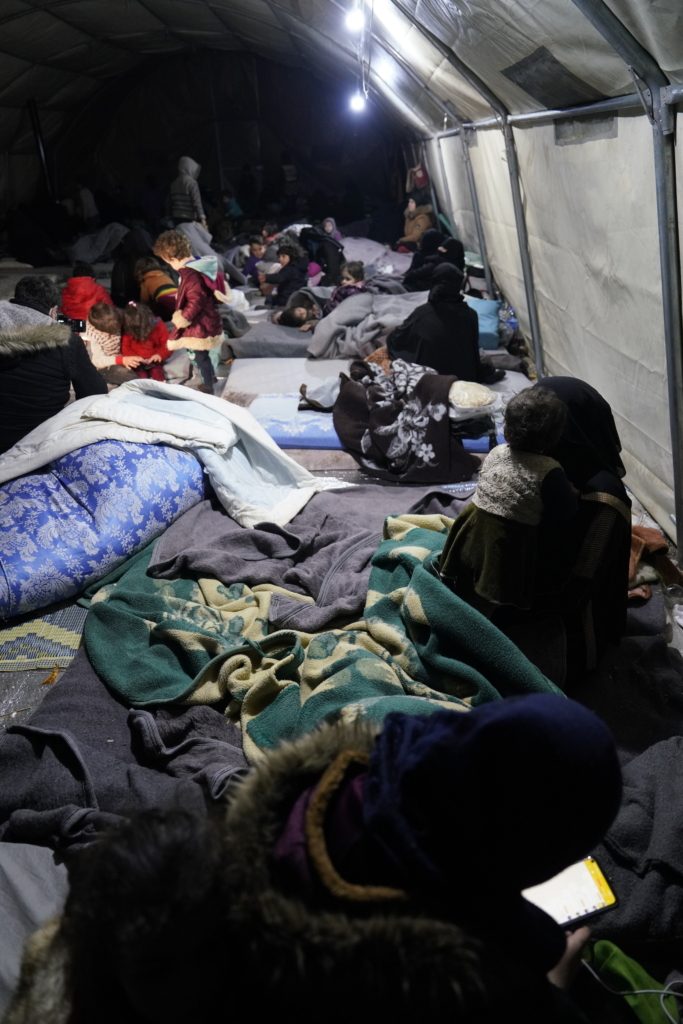 أوضاع إنسانية صعبة بعد الزلزال في مناطق الشمال السوري - خاص عربي بوست