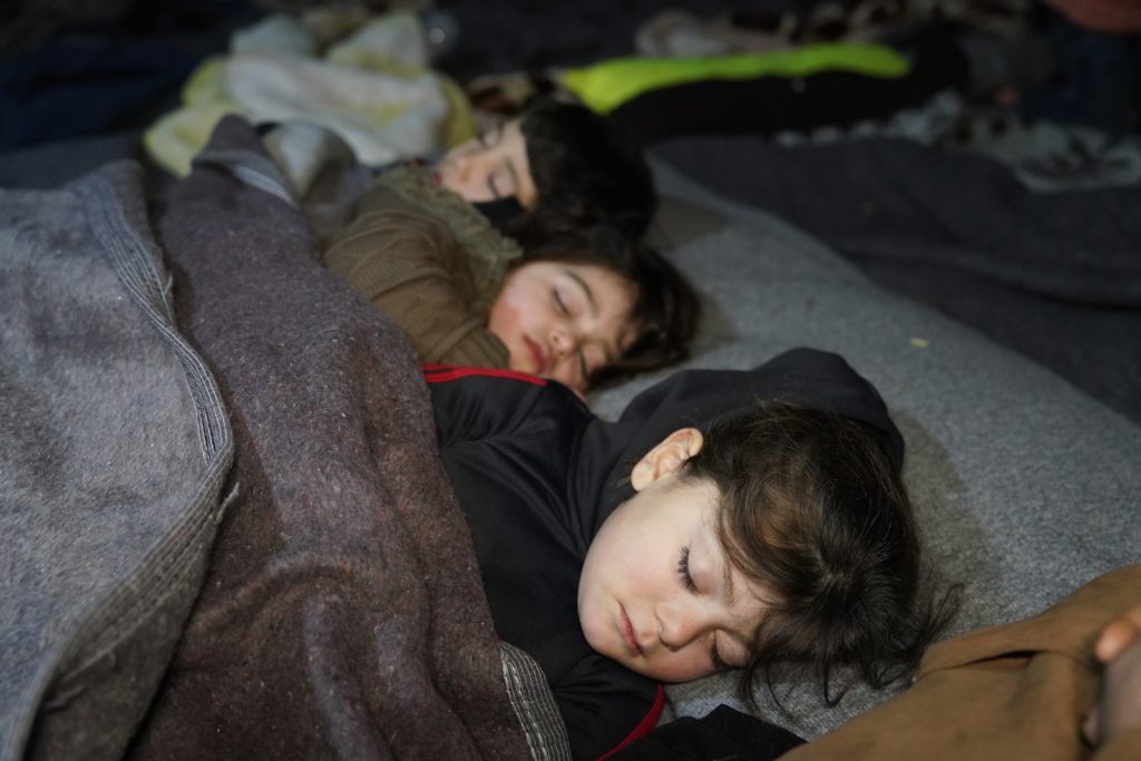 أوضاع إنسانية صعبة بعد الزلزال في مناطق الشمال السوري - خاص عربي بوست