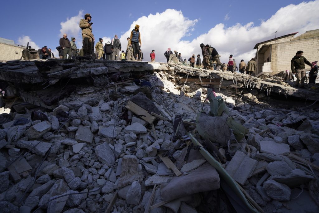 أوضاع إنسانية صعبة بعد الزلزال في مناطق الشمال السوري - خاص عربي بوست