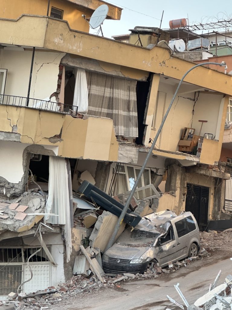 منزل مهدم في كهرمان مرعش - عربي بوست