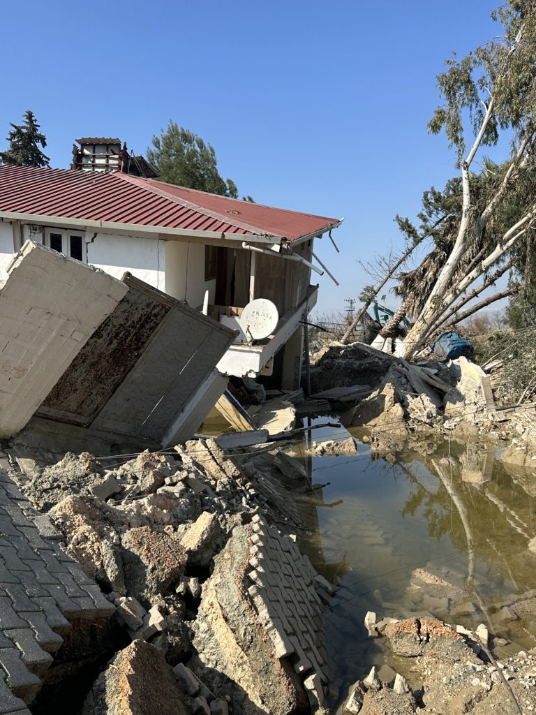 انزياح المنازل في نهر العاصي - عربي بوست