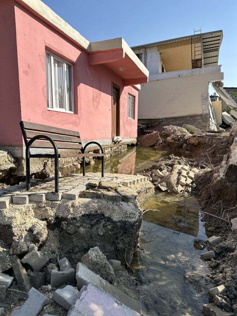 انزياح المنازل في نهر العاصي - عربي بوست