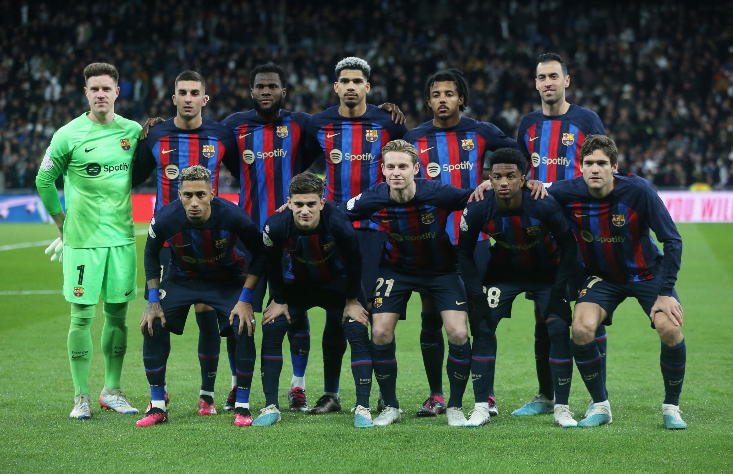هل يمكن استبعاد برشلونة من البطولات الأوروبية؟ (رويترز)