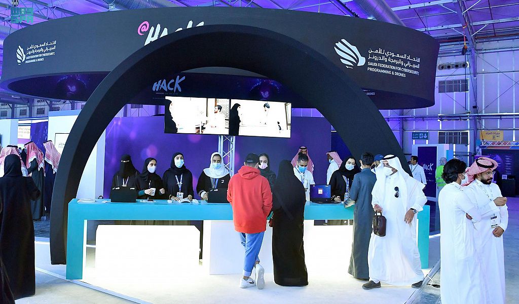 كيف تحولت السعودية إلى ساحة جديدة لمعركة الاستثمارات التقنية بين أمريكا والصين؟