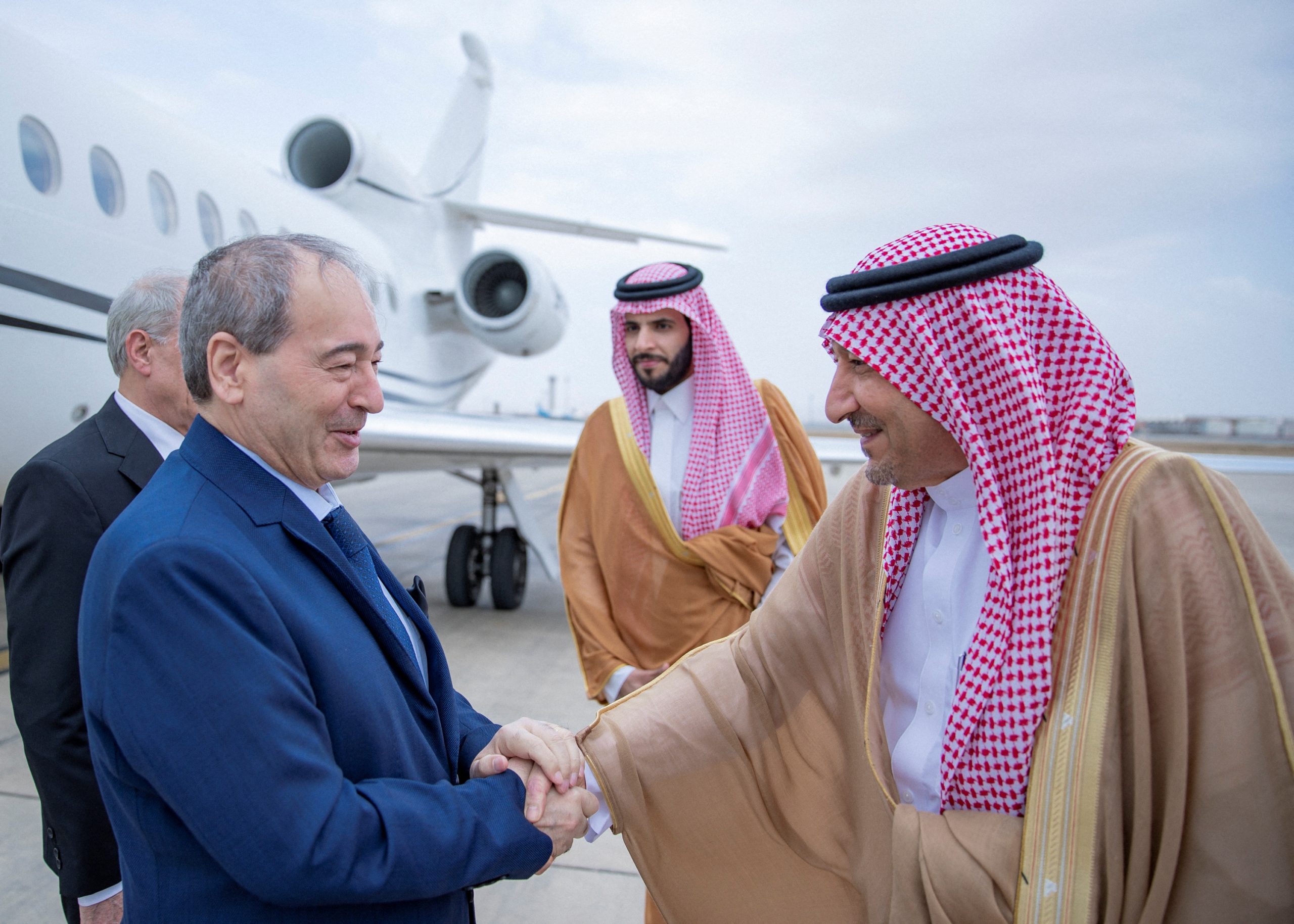 السعودية والنظام السوري يرحبان باستئنافهما الخدمات القنصلية والرحلات الجوية بين الرياض ودمشق