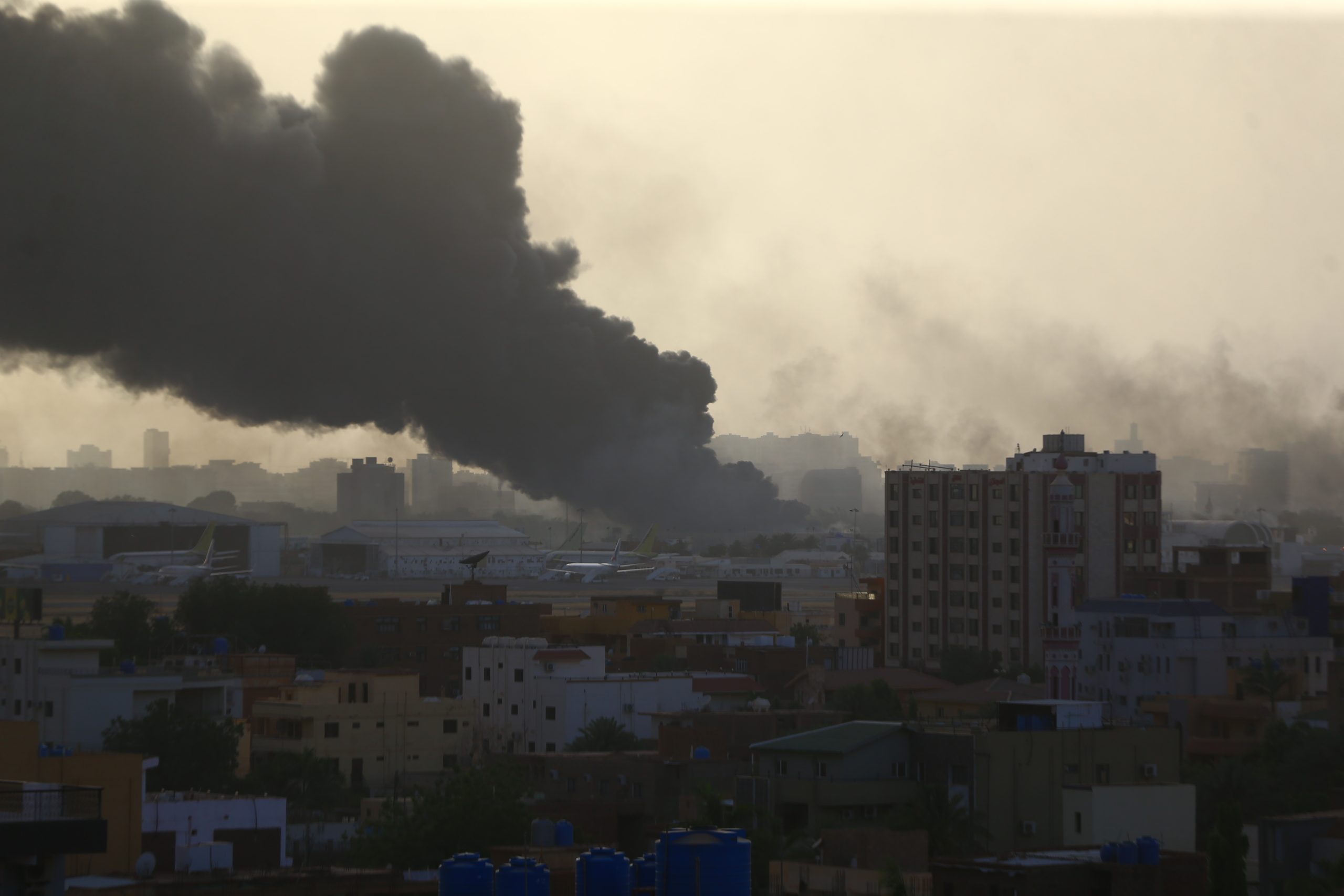 لليوم الثالث على التوالي، تواصلت اشتباكات ضارية بين الجيش السوداني وقوات