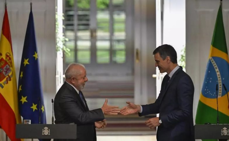 <strong>الرئيس </strong>البرازيلي خلال في مؤتمر صحفي مشترك مع رئيس الوزراء الإسباني/GettyImages<br>
