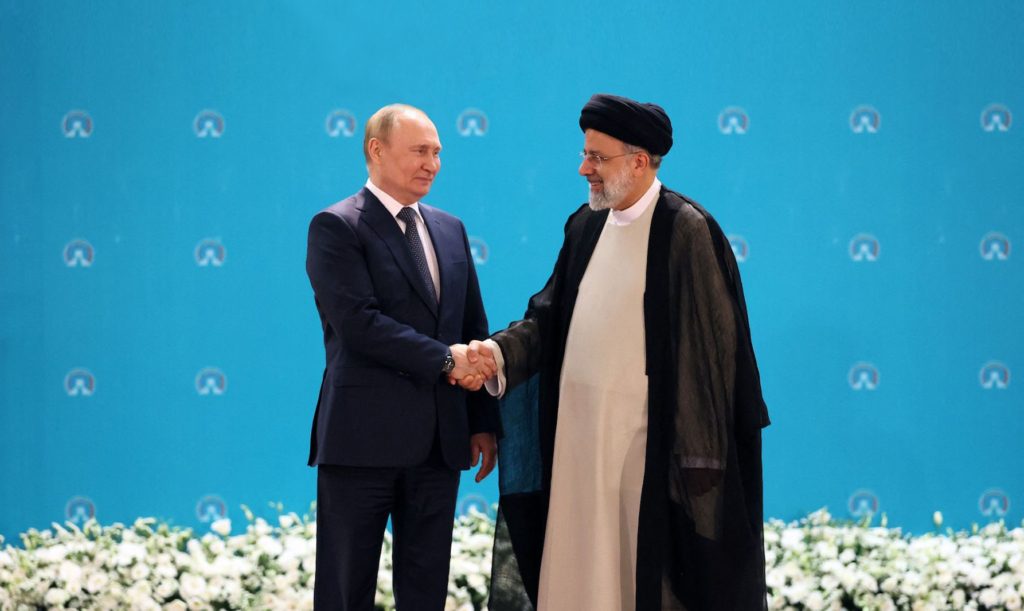 الرئيس الإيراني إبراهيم رئيسي والرئيس الروسي فلاديمير بوتين/ GettyImages