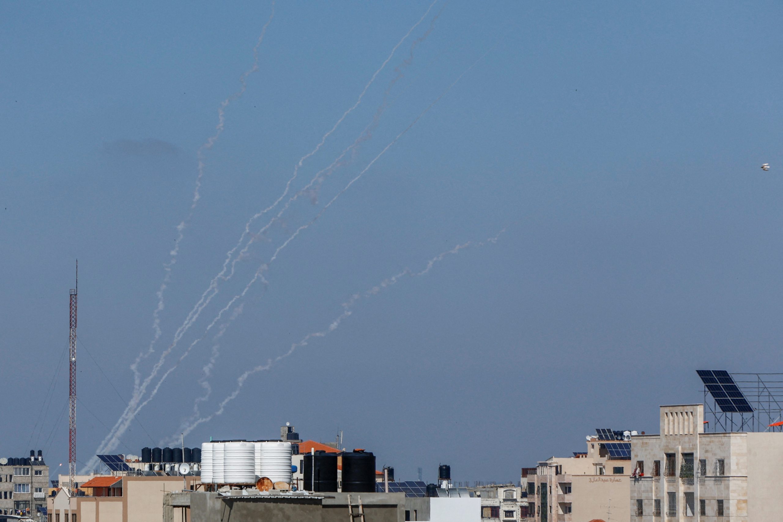 رداً على استشهاد الأسير الفلسطيني خضر عدنان.. قصف متبادل بين المقاومة والاحتلال قرب غزة