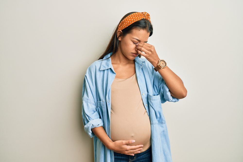قد تشير لحالة صحية خطيرة تهدد الأم والجنين.. أسباب زغللة العين وتشوش الرؤية أثناء الحمل