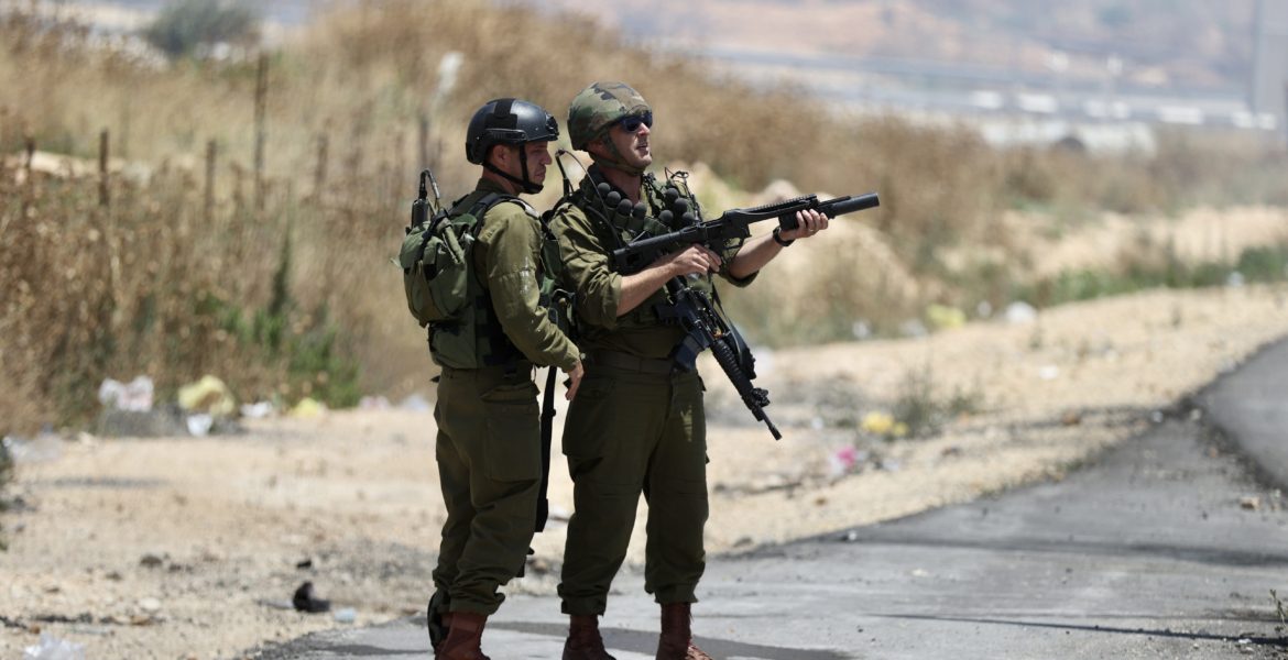 أول اغتيال جوي بالضفة منذ 17 عاماً.. الاحتلال يغتال خلية مسلحة فلسطينية إثر قصف سيارتهم بطائرة مسيّرة