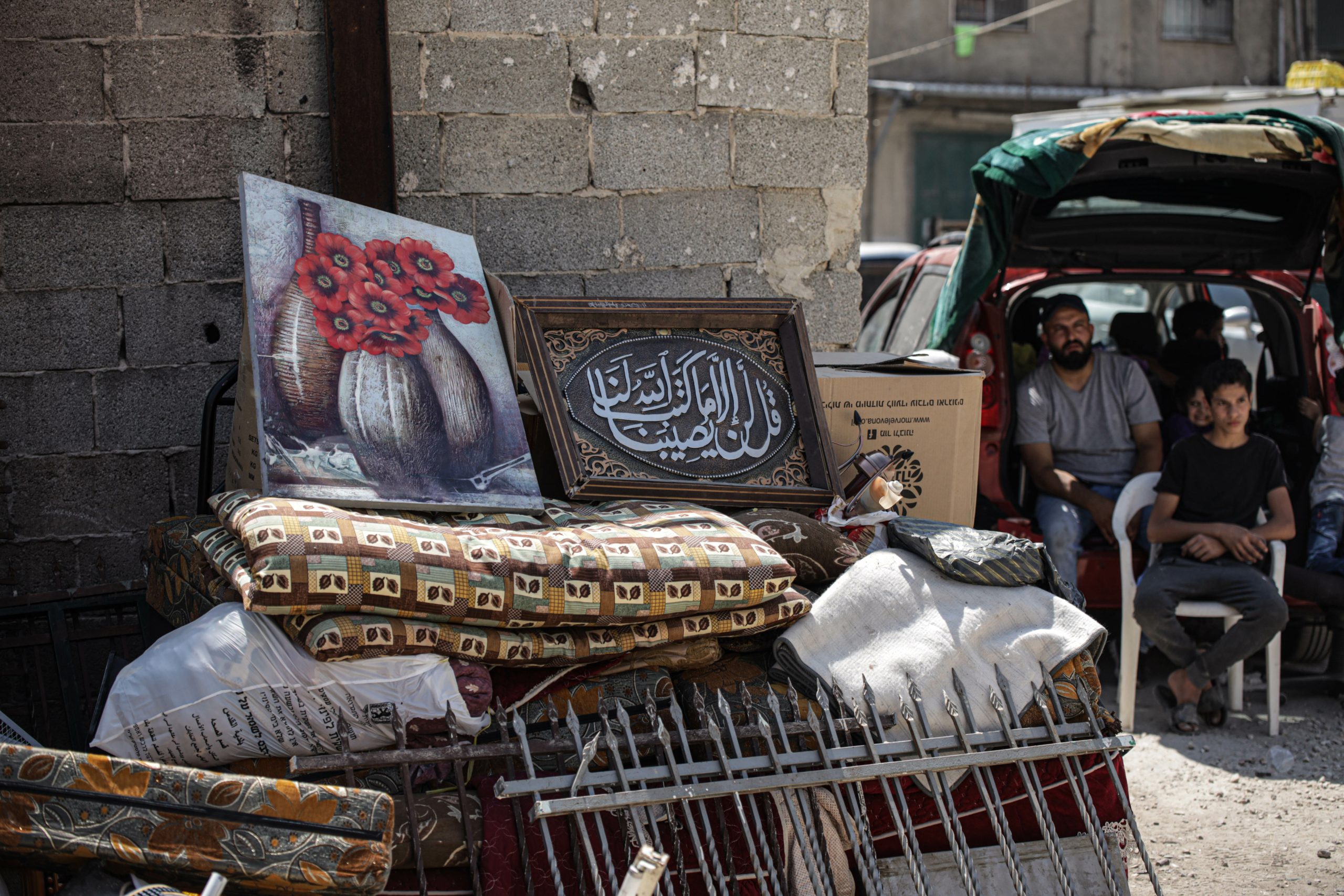 الاحتلال ” يشرد” عائلات فلسطينية في القدس المحتلة ورام الله.. أجبرهم على هدم منازلهم (فيديو)