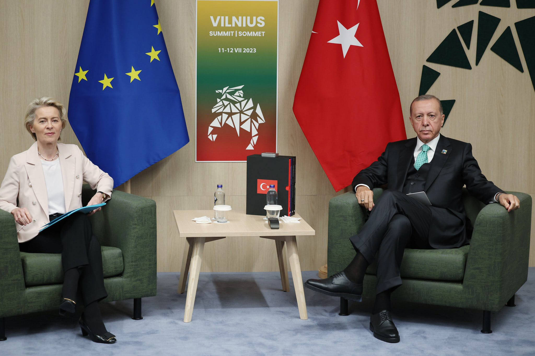 أردوغان يربط تحقيق وعود أنقرة بنتائج “إيجابية” يتوقعها من أوروبا.. بعث كبير مستشاريه لبروكسل لعقد مباحثات