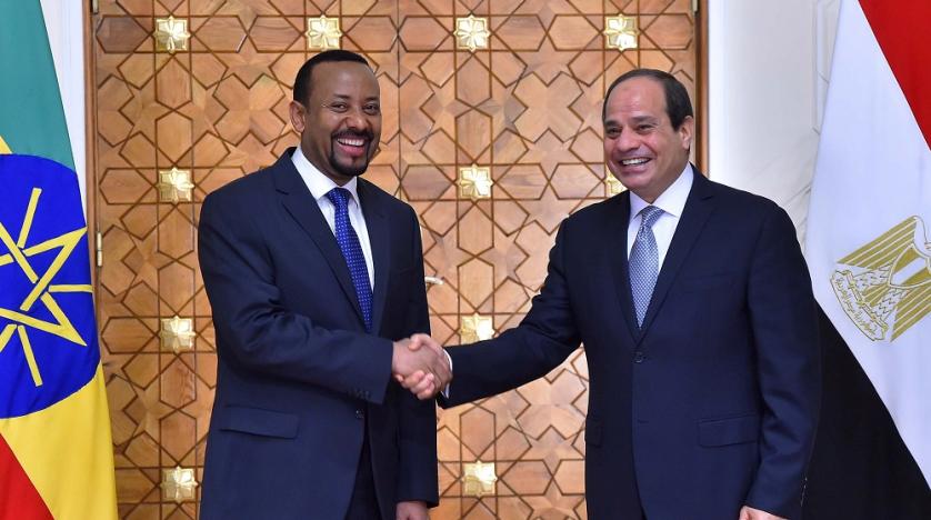 الرئيس المصري عبدالفتاح السيسي مع رئيس وزراء أثيوبيا أبي أحمد/رويترز