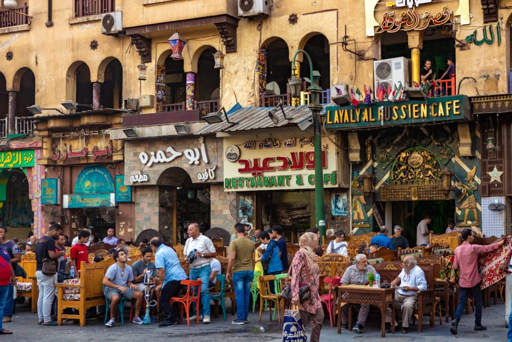 مقاهي في القاهرة - shutterstock