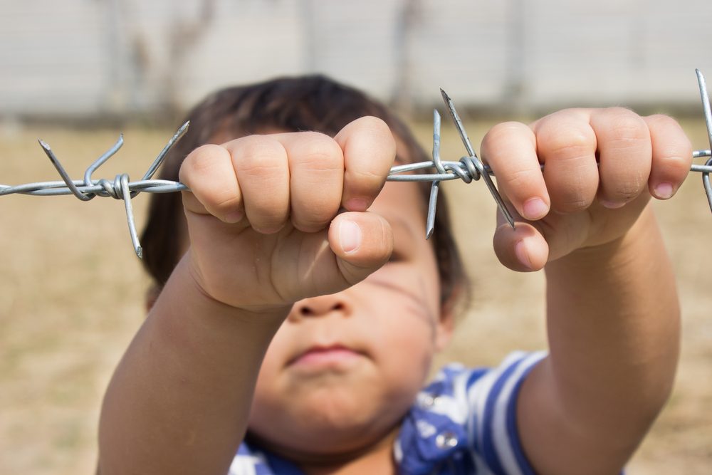 يعاني أبناء اللاجئين من مشاعر شديدة بالقلق وانعدام الأمان - ShutterStock