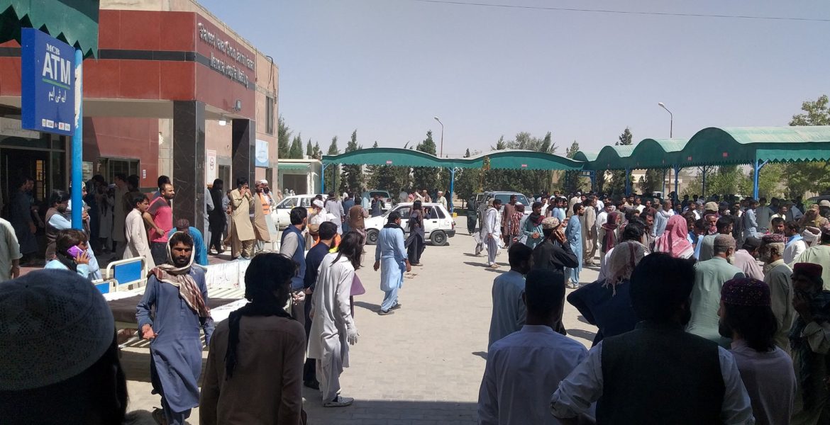 عشرات القتلى والجرحى بتفجيرَين انتحاريين استهدفا مسجدين بباكستان.. كانوا يحتفلون بالمولد النبوي