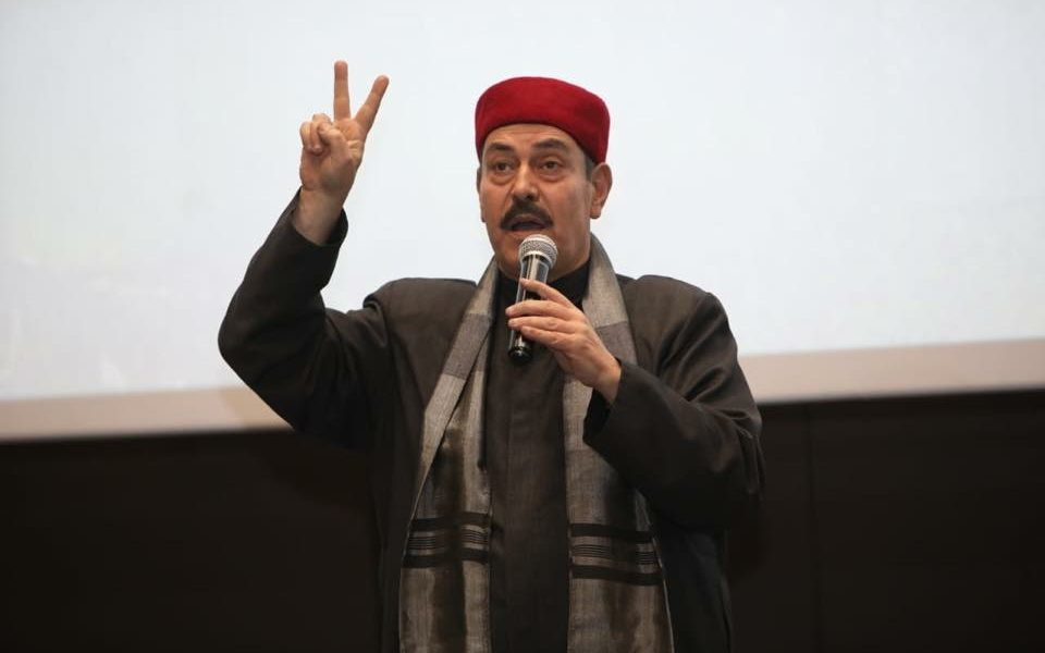 لطفي بوشناق يتضامن مع غزة على طريقته الخاصة.. تخلّى عن لقب منحته له الأمم المتحدة احتجاجاً على صمتها