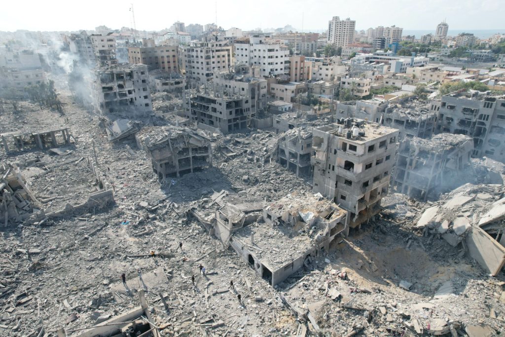 مشاهد من قصف إسرائيل العنيف على غزة الذي يخلف دماراً هائلاً / الأناضول