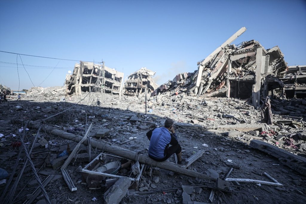 عشرات الشهداء والجرحى بقصف إسرائيلي على غزة.. و5500 مبنى سكني دمرتها إسرائيل بالكامل منذ بدء الحرب