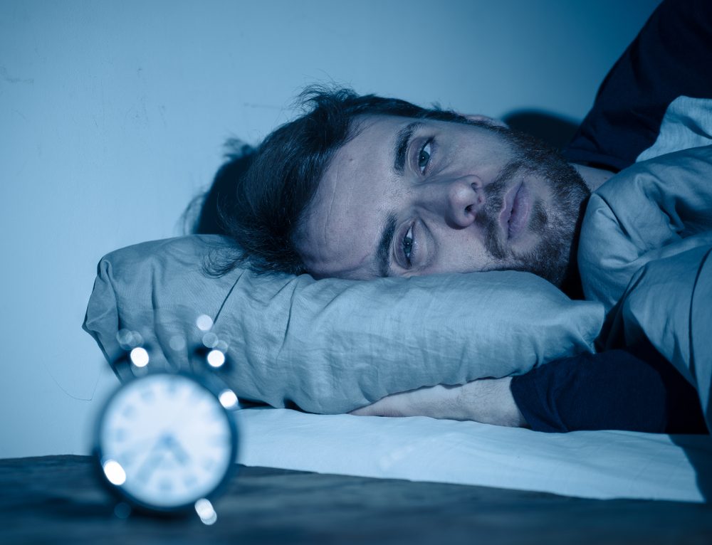 استهلاك المنبهات يسبب مشاكل في النوم| shutterstock