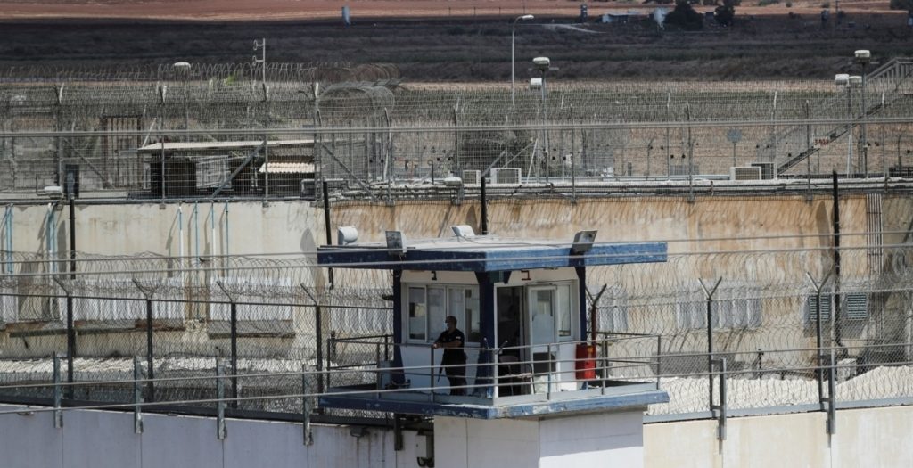 إحداهم شوه الاحتلال وجهها وآخر لم يبلغ 14 عاماً بعد.. 5 أسرى بحالات خاصة يُتوقع تحريرهم في صفقة التبادل مع إسرائيل