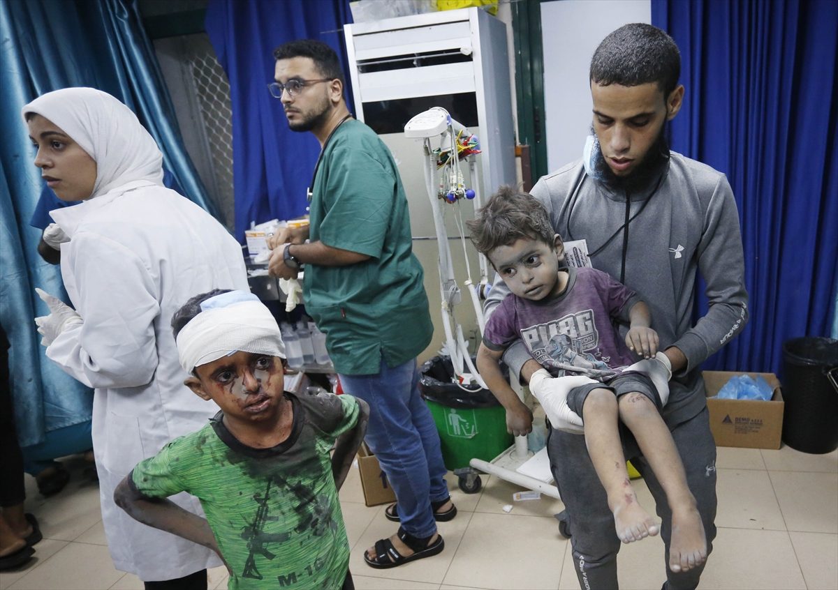 شهداء في غزة جراء استهداف مخيم المغازي - الأناضول