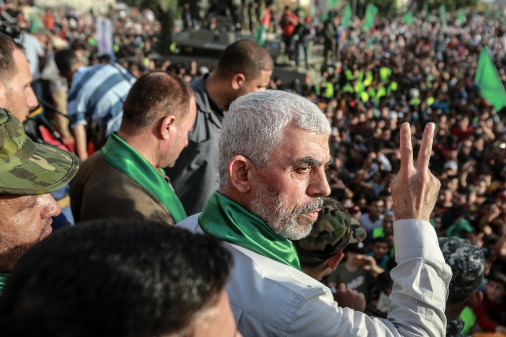 طوفان الأقصى زعيم حركة حماس في غزة يحيى السنوار، تويتر