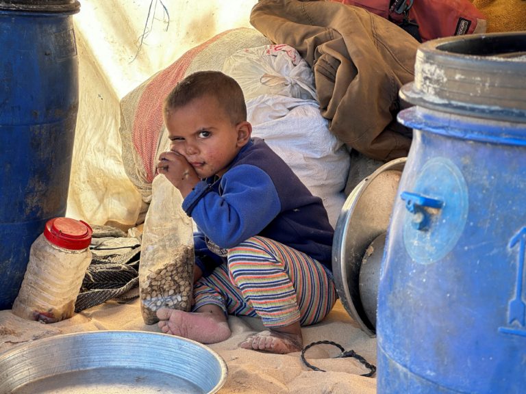 الأطفال في غزى مهددين بخطر الجوع- الأناضول