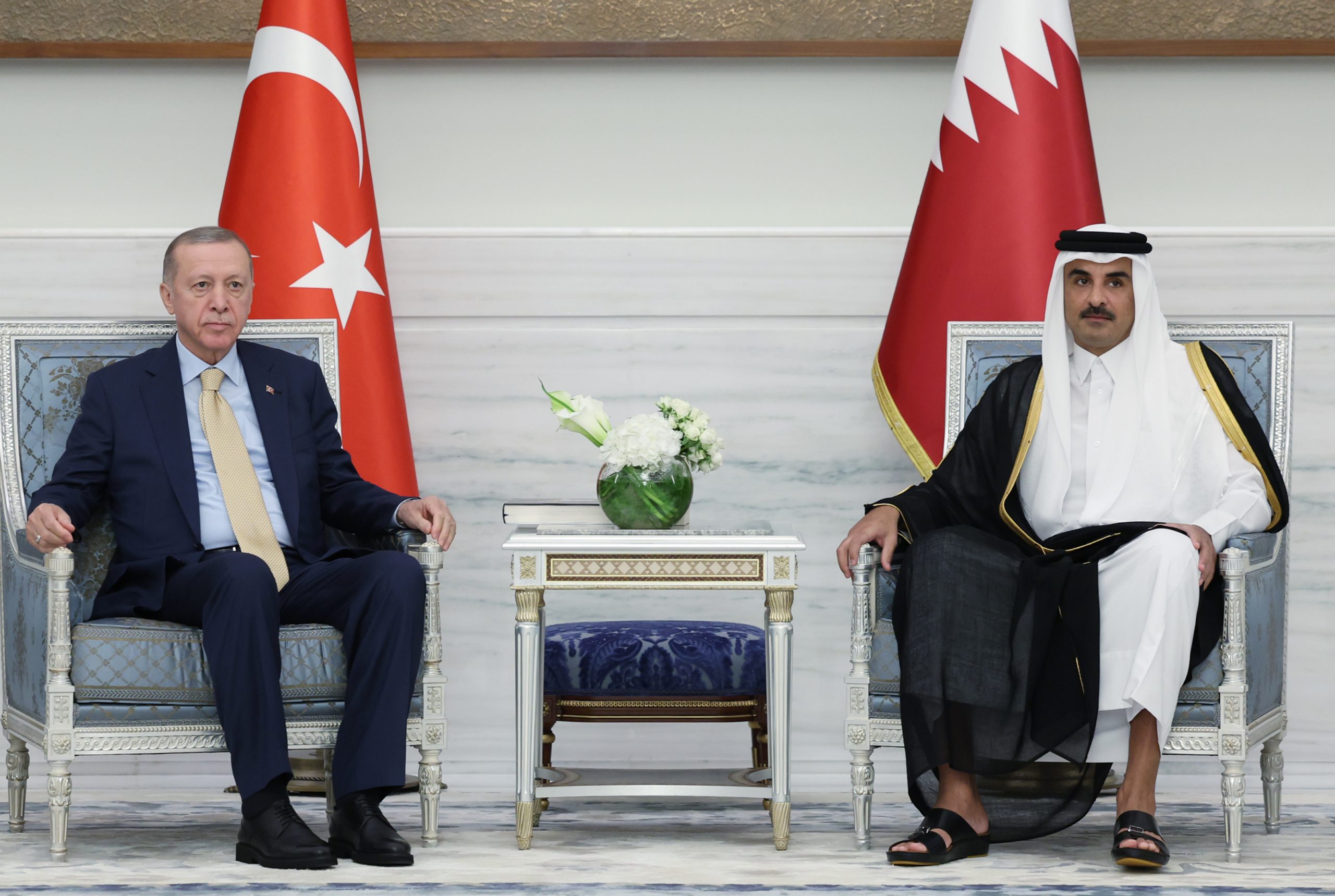 أردوغان يبحث مع أمير قطر تطورات “المجزرة” الإسرائيلية في غزة.. أكد ضرورة محاسبة الاحتلال على جرائمه
