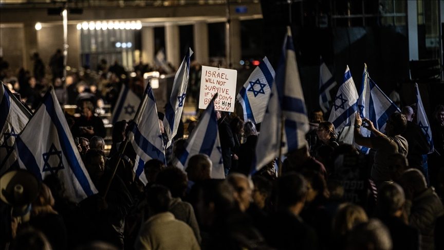 الإسرائيليون يطالبون باستقالة حكومة نتنياهو