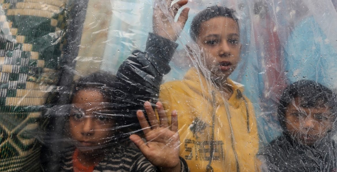 الأونروا تحذر من الأوضاع المعيشية بغزة.. وهيئة فلسطينية: 66% بالقطاع يعانون من أمراض المياه الملوثة
