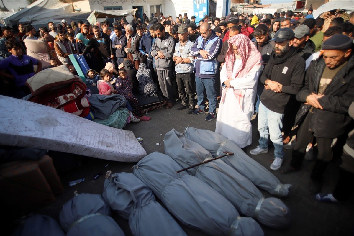 “الأهالي دفنوا عشرات الشهداء في ساحته”.. “صحة غزة”: مستشفى ناصر يواجه كارثة مع استمرار الحصار الإسرائيلي