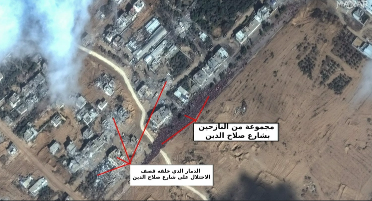 صورة أقمار اصطناعية تظهر القصف الذي تعرض له شارع صلاح الدين في نفس وقت نزوح عشرات الآلاف من المواطنين (المصدر: Maxar)<br>