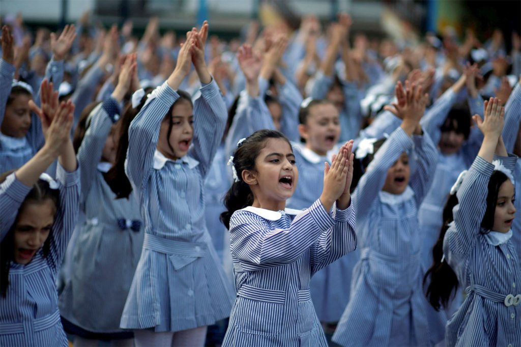 كيف تُستخدم "الأونروا" وسيلةً لابتزاز الفلسطينيين وتصفية "حق العودة"؟

لم يتخرج أحد في مدارس غزة.. حين رسب العالم في اختبار العدالة!