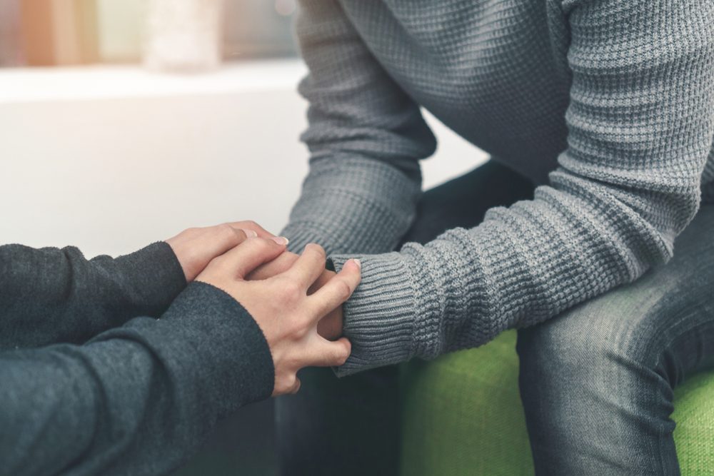 من الضروري الاستعانة بخبراء العلاج النفسي عند عدم التعافي - shutterstock